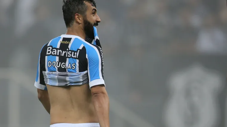 Quem é Douglas, ex-Corinthians e ex-Grêmio, considerado foragido por não pagar pensão
