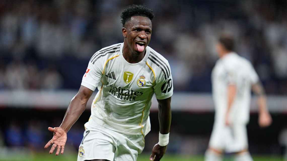 Vinícius Jr. marca e recebe elogios de Alonso em retorno ao time titular
