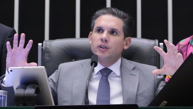 Hugo Motta Defende Taxação de Bets para Aumentar Investimentos