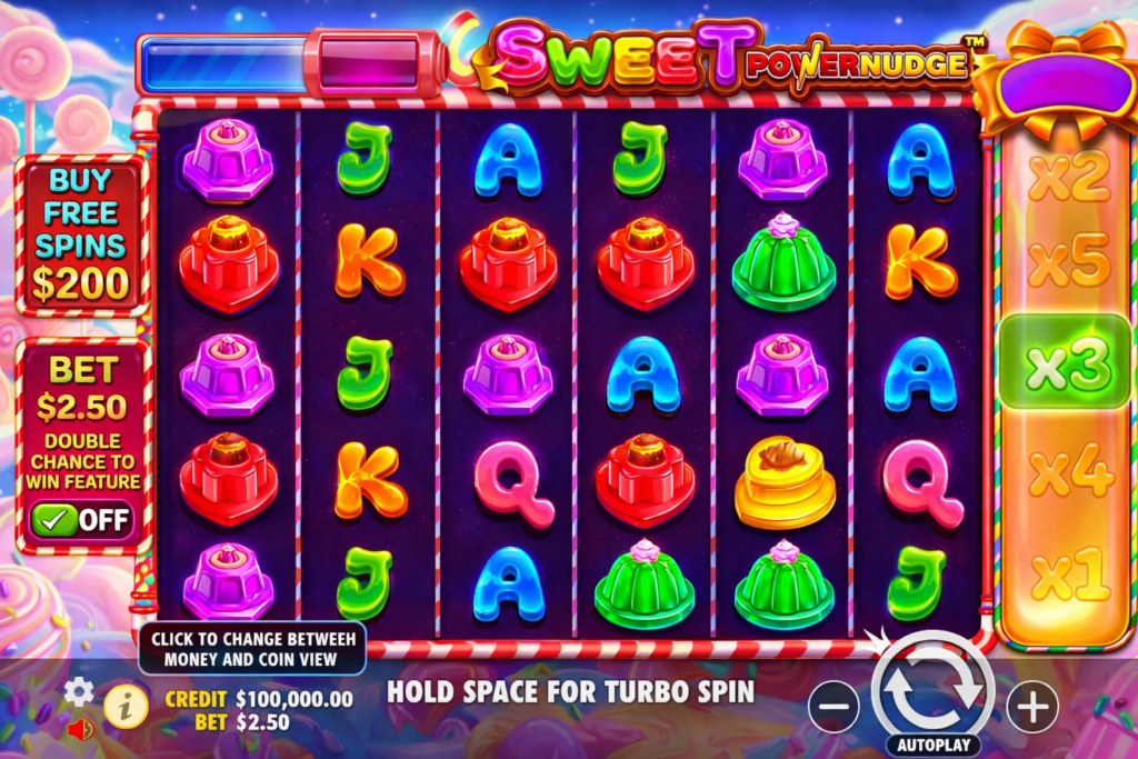 Interface do slot Sweet PowerNudge com símbolos coloridos de doces, letras A, K, Q e multiplicadores até x5, opção de compra de rodadas grátis e tema visual vibrante estilo candy.