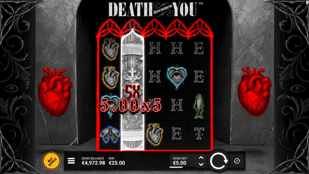 Slot Death Becomes You da Hacksaw Gaming durante o recurso Duel With Death, com a Morte no centro dos rolos, multiplicador 12x e símbolos especiais em jogo.